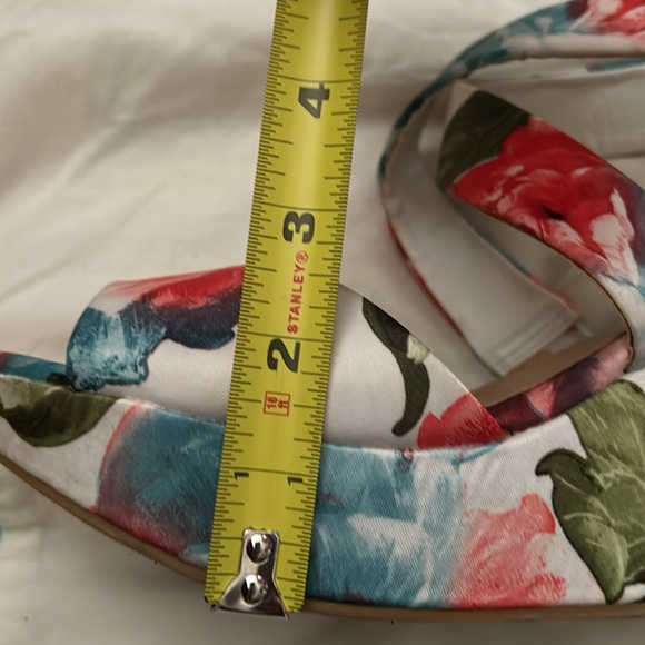 Floral-print wedge sandals - Picture 9 of 9